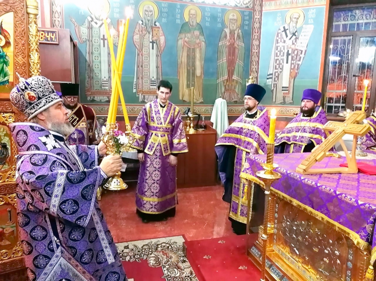 Всенощное бдение в канун праздника Воздвижения Креста Господня