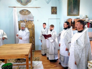 Преосвященнейший Феогност освятил храм Успения Пресвятой Богородицы станицы Старотитаровской