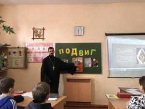 Встреча священнослужителя со школьниками станицы Старотитаровской