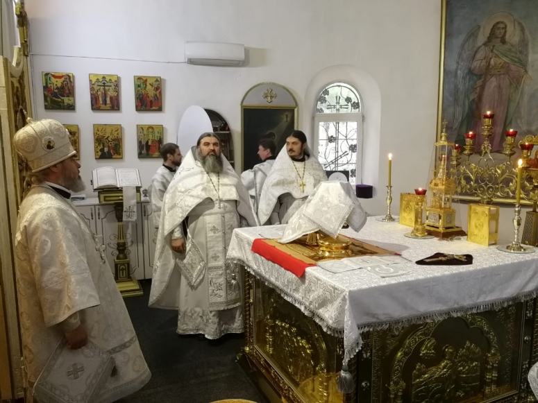 БОЖЕСТВЕННАЯ ЛИТУРГИЯ В СВЯТО-ПРЕОБРАЖЕНСКОМ ХРАМЕ ГОРОДА-КУРОРТА ГЕЛЕНДЖИКА