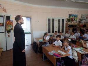 Священник провел урок ОПК в казачьей школе
