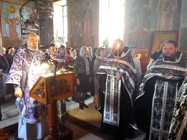 Утреня Великого Пятка с чтением двенадцати Страстных Евангелий