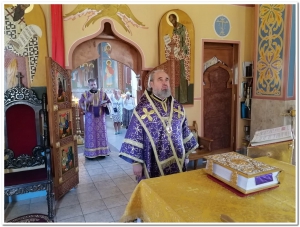Божественная литургия в праздник Происхождения Честны́х Древ Животворящего Креста Господня