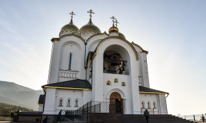 ГЕЛЕНДЖИК. БОЖЕСТВЕННАЯ ЛИТУРГИЯ В АНДРЕЕВСКОМ КАФЕДРАЛЬНОМ СОБОРЕ, В ДЕНЬ ОБРАЗОВАНИЯ НОВОРОССИЙСКОЙ ЕПАРХИИ