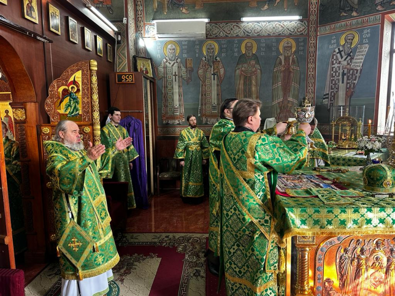 НОВОРОССИЙСК. БОЖЕСТВЕННАЯ ЛИТУРГИЯ В ПРАЗДНИК ВХОДА ГОСПОДА В ИЕРУСАЛИМ.