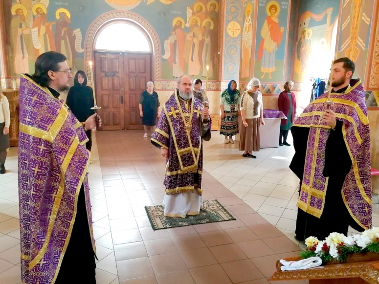 ВСЕНОЩНОЕ БДЕНИЕ В ХРАМЕ ПРЕПОДОБНОГО СЕРГИЯ РАДОНЕЖСКОГО АРХИЕРЕЙСКОГО ПОДВОРЬЯ СЕЛА ДИВНОМОРСКОЕ