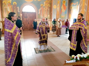 ВСЕНОЩНОЕ БДЕНИЕ В ХРАМЕ ПРЕПОДОБНОГО СЕРГИЯ РАДОНЕЖСКОГО АРХИЕРЕЙСКОГО ПОДВОРЬЯ СЕЛА ДИВНОМОРСКОЕ
