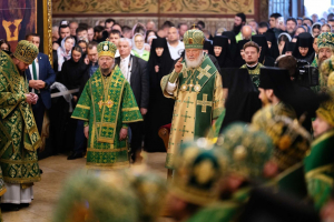 В ДЕНЬ ПАМЯТИ ПРЕПОДОБНОГО СЕРГИЯ РАДОНЕЖСКОГО ГЛАВА НОВОРОССИЙСКОЙ ЕПАРХИИ СОСЛУЖИЛ ПРЕДСТОЯТЕЛЮ РУССКОЙ ЦЕРКВИ В УСПЕНСКОМ СОБОРЕ ТРОИЦЕ-СЕРГИЕВОЙ ЛАВРЫ