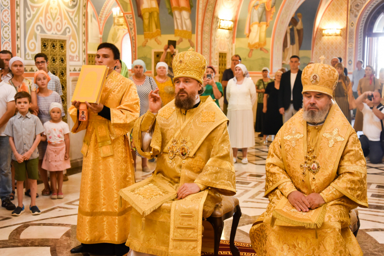 ГЕЛЕНДЖИК. БОЖЕСТВЕННАЯ ЛИТУРГИЯ В АНДРЕЕВСКОМ КАФЕДРАЛЬНОМ СОБОРЕ