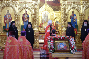 КРАСНОДАР. ПАСХАЛЬНАЯ ВЕЧЕРНЯ В СВЯТО-ЕКАТЕРИНИНСКОМ КАФЕДРАЛЬНОМ СОБОРЕ. ПОЗДРАВЛЕНИЕ МИТРОПОЛИТА ГРИГОРИЯ С ПРАЗДНИКОМ ПАСХИ