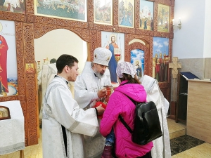 Божественная литургия в храме святых Жен-Мироносиц в городе Новороссийске