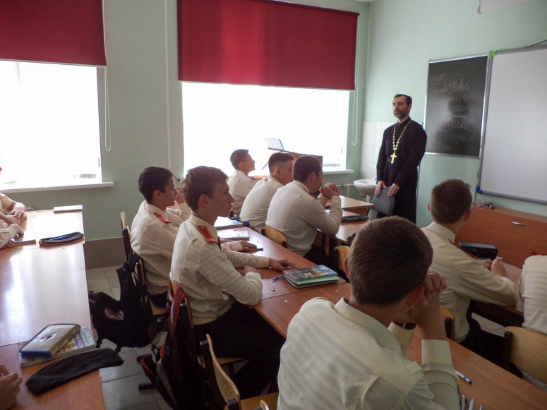 Урок в кадетской школе поселка Пятихатки