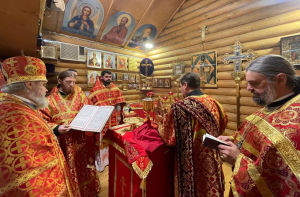 НОВОРОССИЙСК. БОЖЕСТВЕННАЯ ЛИТУРГИЯ ВО ВТОРОЙ ДЕНЬ ПАСХИ В ХРАМЕ СВЯТОГО ГЕОРГИЯ ПОБЕДОНОСЦА