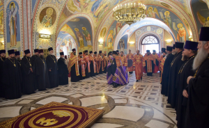 ГЕЛЕНДЖИК. ПАСХАЛЬНАЯ ВЕЛИКАЯ ВЕЧЕРНЯ В АНДРЕЕВСКОМ КАФЕДРАЛЬНОМ СОБОРЕ. ПОЗДРАВЛЕНИЕ ПРАВЯЩЕГО АРХИЕРЕЯ
