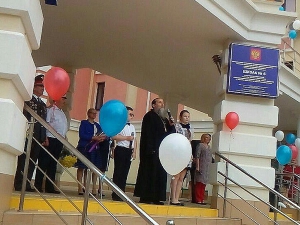В школе № 6 города-курорта Геленджик с участием священника состоялась праздничная линейка, посвященная Последнему школьному звонку
