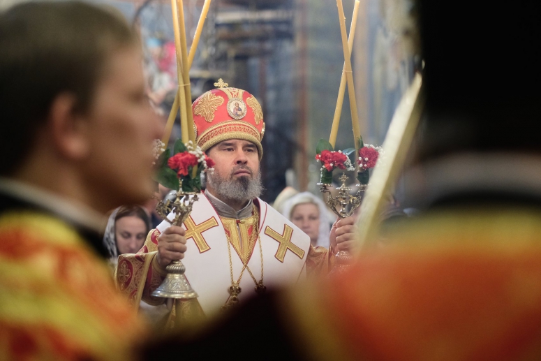 В праздник Светлого Христова Воскресения глава Новороссийской епархии возглавил торжественное богослужение в кафедральном Свято-Успенском соборе города Новороссийска