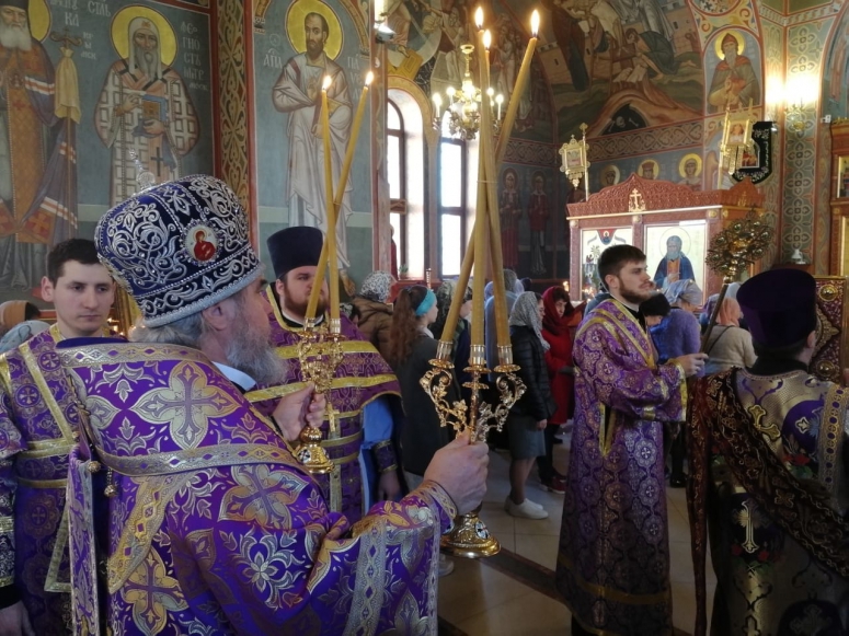 В ПРАЗДНИК ТОРЖЕСТВА ПРАВОСЛАВИЯ ГЛАВА НОВОРОССИЙСКОЙ ЕПАРХИИ СОВЕРШИЛ БОЖЕСТВЕННУЮ ЛИТУРГИЮ В СВЯТО-УСПЕНСКОМ КАФЕДРАЛЬНОМ СОБОРЕ Г. НОВОРОССИЙСКА