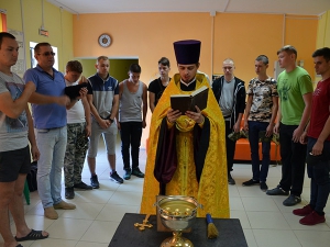 Молебен перед началом всякого доброго дела для ребят, отправляющихся на финальный этап военно-патриотической игры «Марш –бросок»