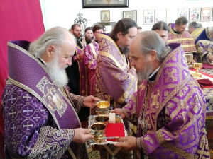 В праздник Воздвижения Креста Господня Предстоятель Русской Церкви совершил Литургию в Никольском кафедральном соборе Армавира