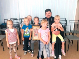 Священник посетил детский сад «Красная шапочка» с. Михайловский перевал