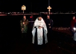 Чин Великого освящения воды на пляже у гостиницы "Чайка" в районе Тонкого мыса г. Геленджика